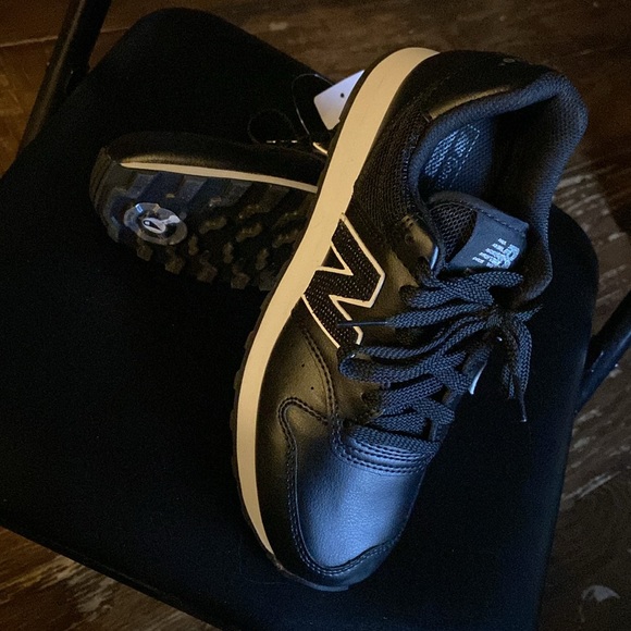 Size 7 New Balance tennis shoes - Picture 2 of 5